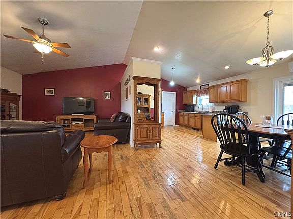 5th image of 26998 Lafave Rd