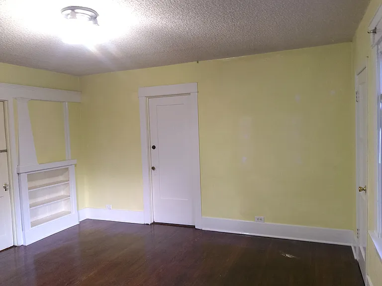 4318 Menlo - SW 3rd bedroom - very large could be used as Master Bedroom w separate entrance, or living room - custom colors- varnished Oak floor