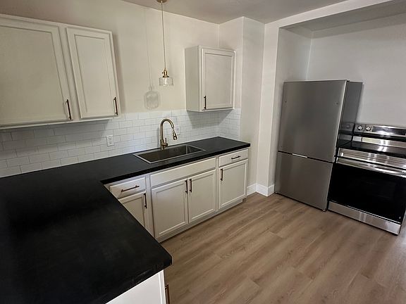 2nd image of 208 W Winthrop Ave #A
