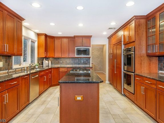5th image of 4 Aspen Dr