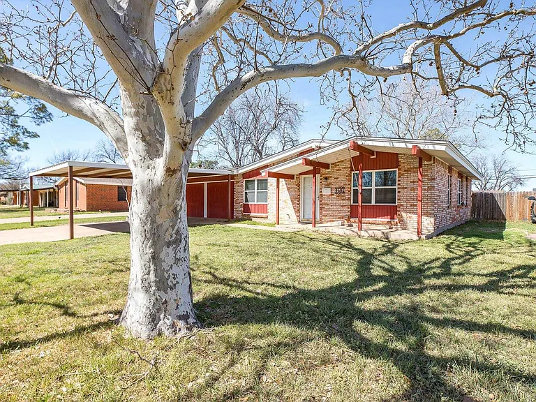 4602 Karla St — Photo 2