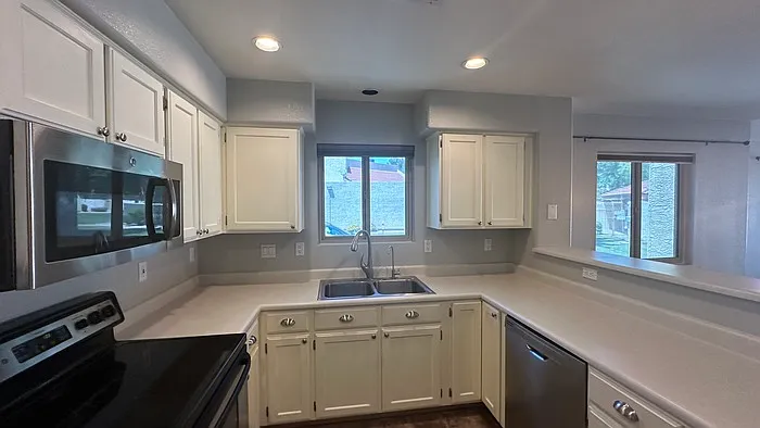 8847 N 47th Ln — Photo 6
