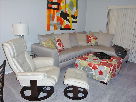 4th image of 270 Woodlake Wynde