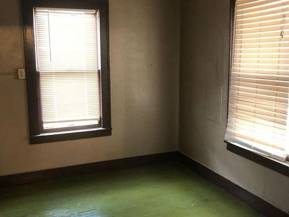 3rd image of 909 N Grant St