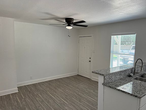2nd image of 818 Hampton St #1