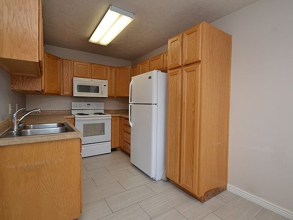 4th image of 1667 W Madison View Dr