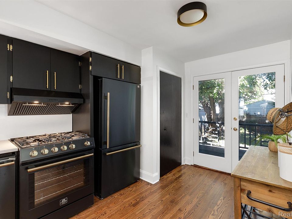 2433 Dallas Ave, photo 4