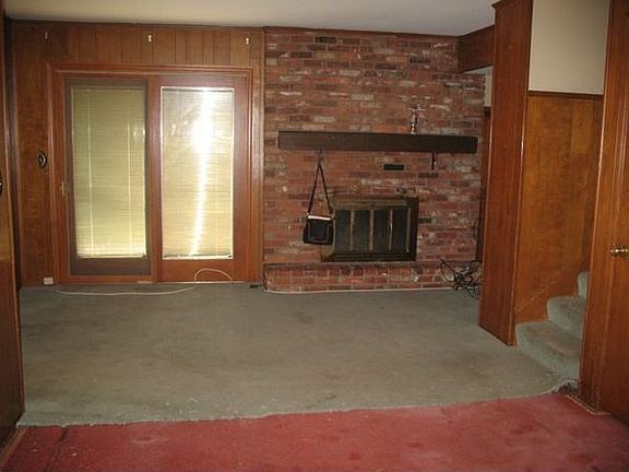 3rd image of 9713 W 91st Ter
