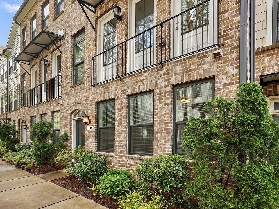 Beautiful, private townhome in the Morningside/Piedmont Heights area