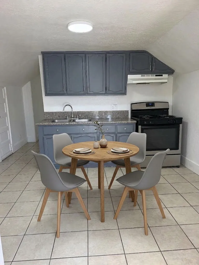 3 bed, 1050 sqft, $2,750 — Photo 4
