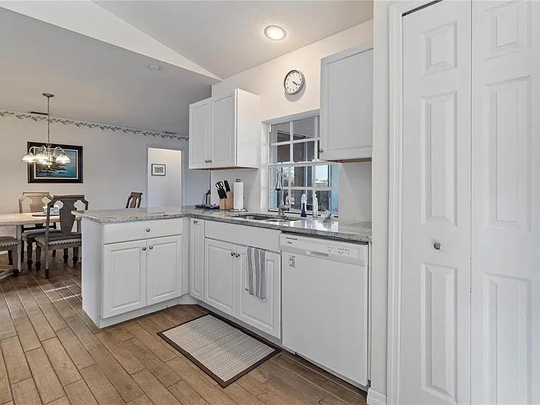 6460 Blueberry Dr — Photo 15