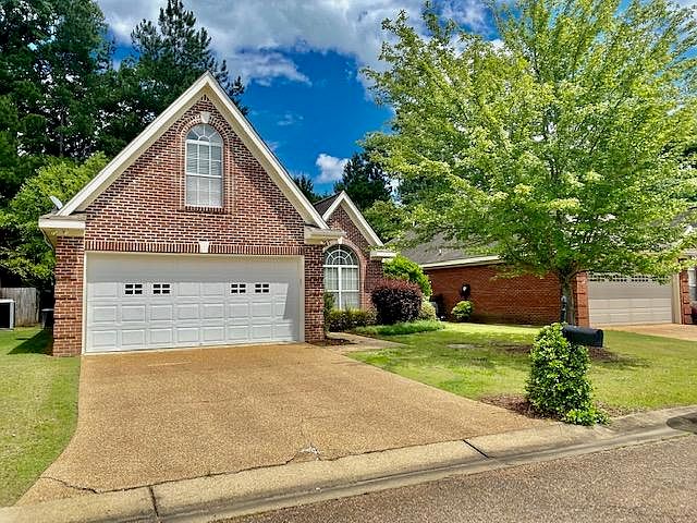 1st image of 106 Trumpet Vine Ln