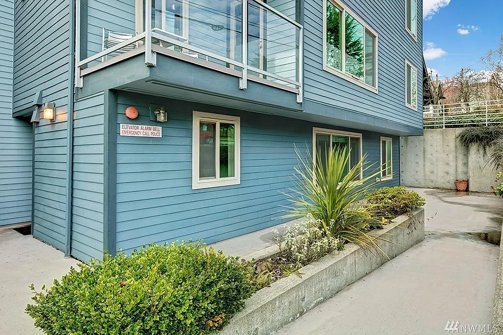 Building Photo - 4425 Greenwood Ave N #105