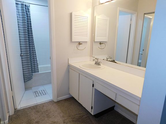5th image of 2402 Lakeview Cir