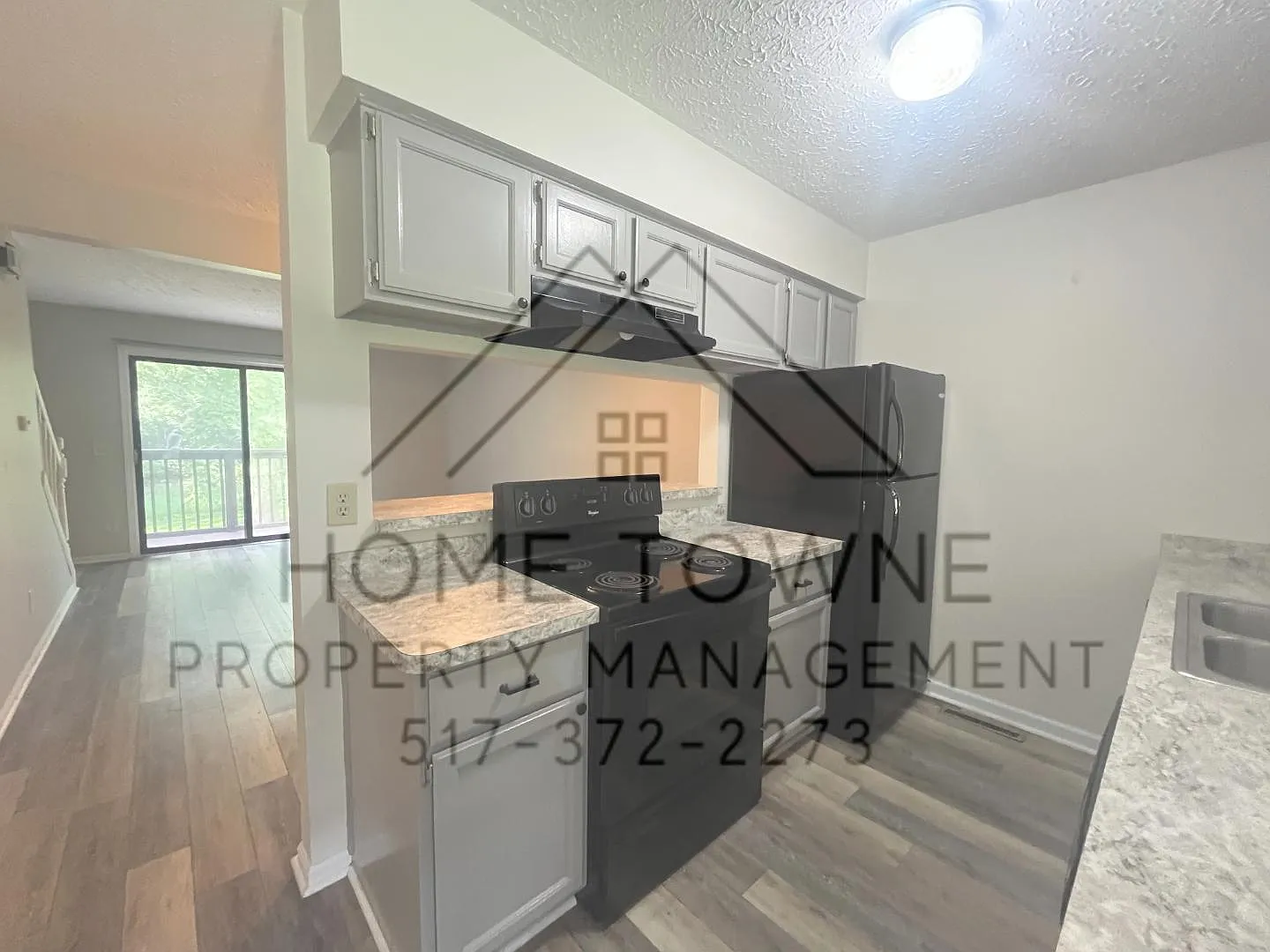 1831 Hoyt Ave - 1833 Hoyt Ave — Photo 2