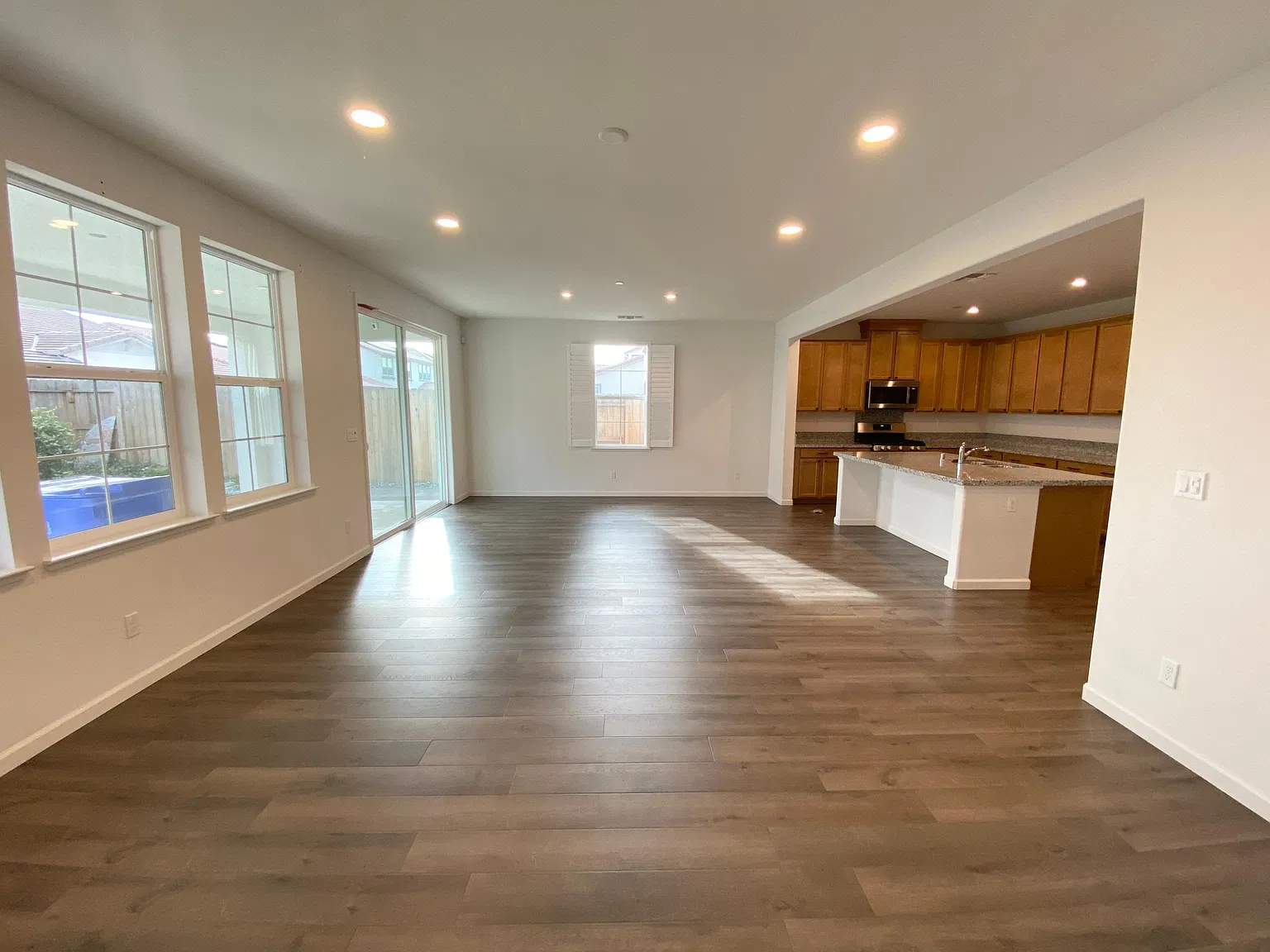 4 bed, 2127 sqft, $3,400 — Photo 3