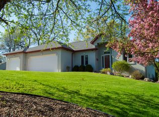 2520 Indian Hill Dr, Green Bay, WI 54313