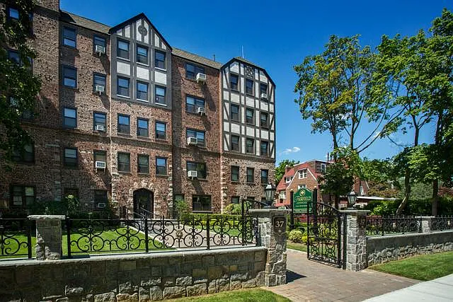 Fairfield Estates at Woodmere — Photo 2