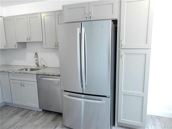 5th image of 2222 Baker Dr