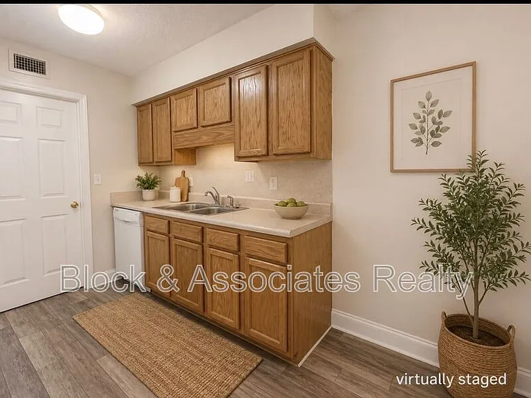2260 Sunderland Rd #84W — Photo 5