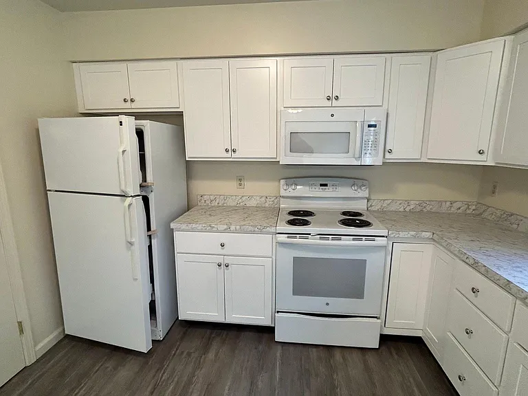 249 Mercer Ave #A — Photo 2