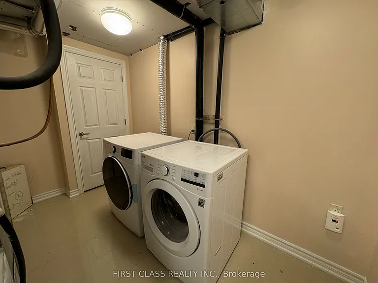 3162 Caulfield Cres #BASEMEN — Photo 4