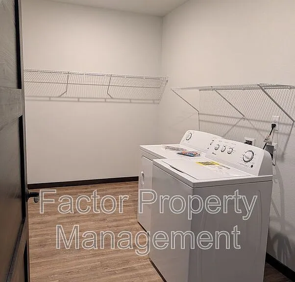 2090 Carlson Dr #322 — Photo 9