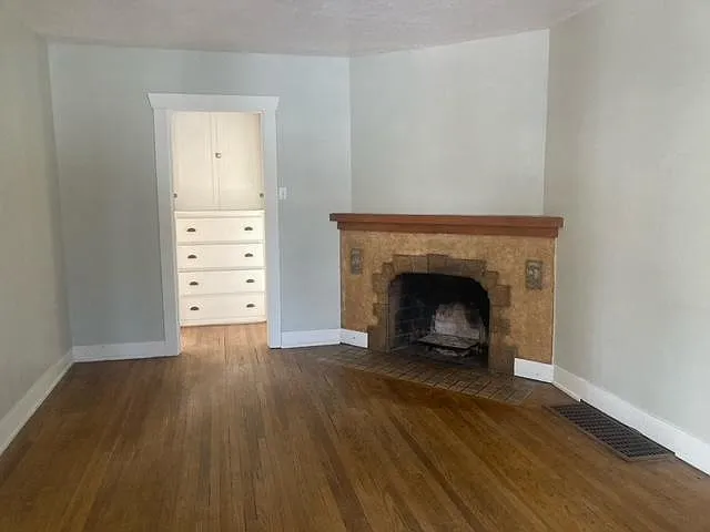 1222 E Whitlock Avenue — Photo 2