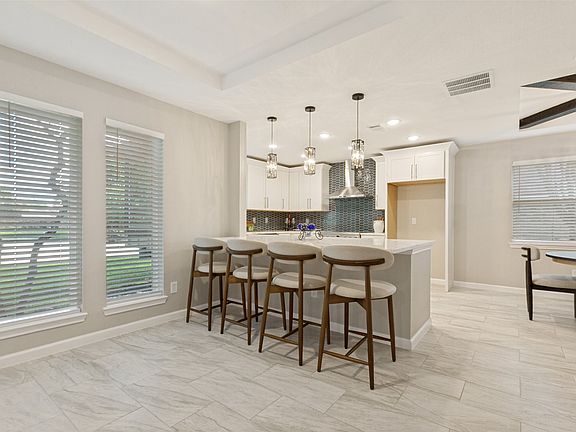 4th image of 2104 Heather Hill Ln