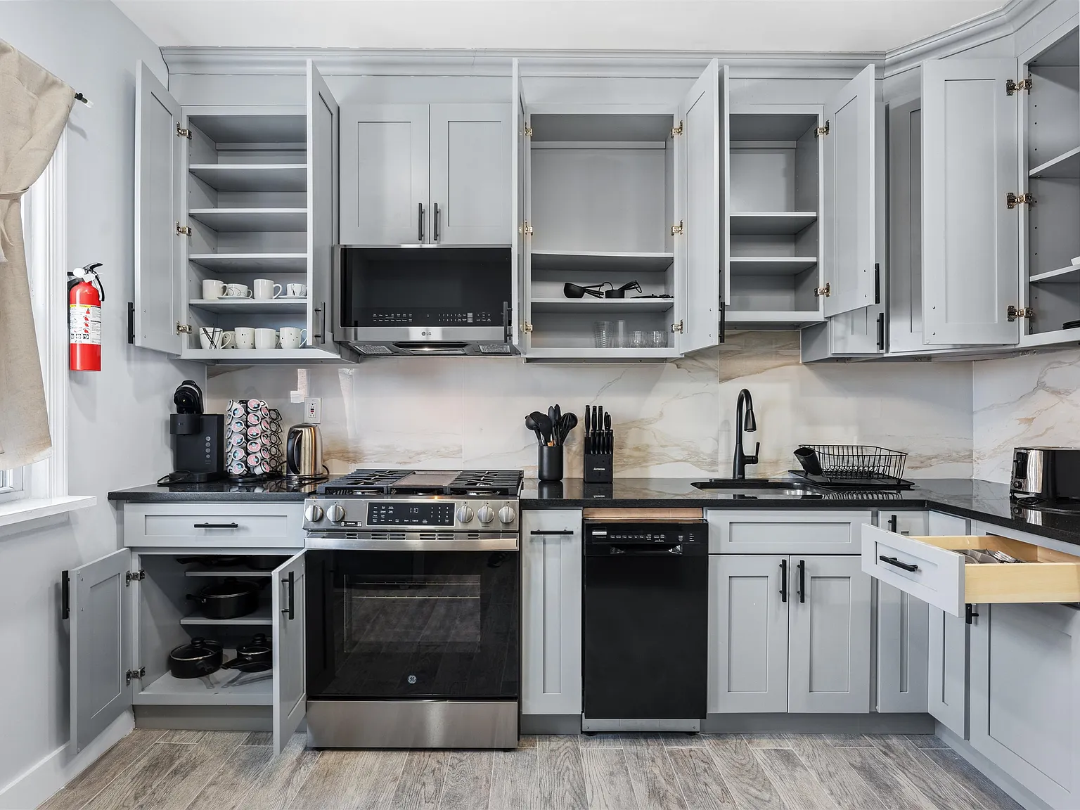 5 bed, 2.0 bath, $3,800 — Photo 4
