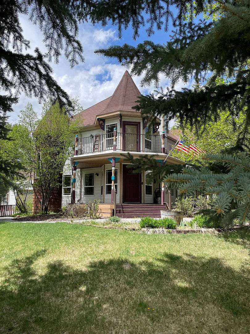 Prospector Victorian Single family home — Photo 1