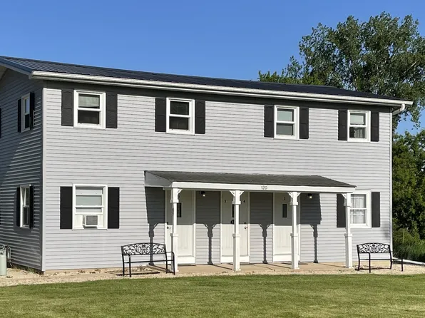 120 Karen St APT 3, Kingston, IL 60145