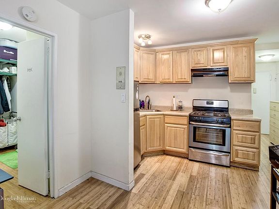 2nd image of 175 Willoughby St APT 2E