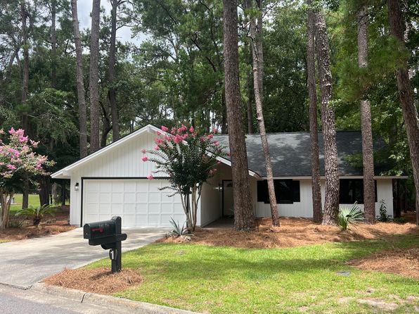 1 Village Green Cir