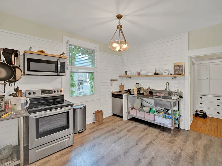 826 Hamlin St — Photo 33