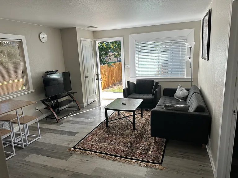 3365 N Jasmine St — Photo 3