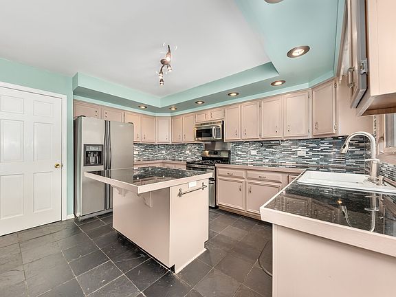 5th image of 1443 Westglen Dr