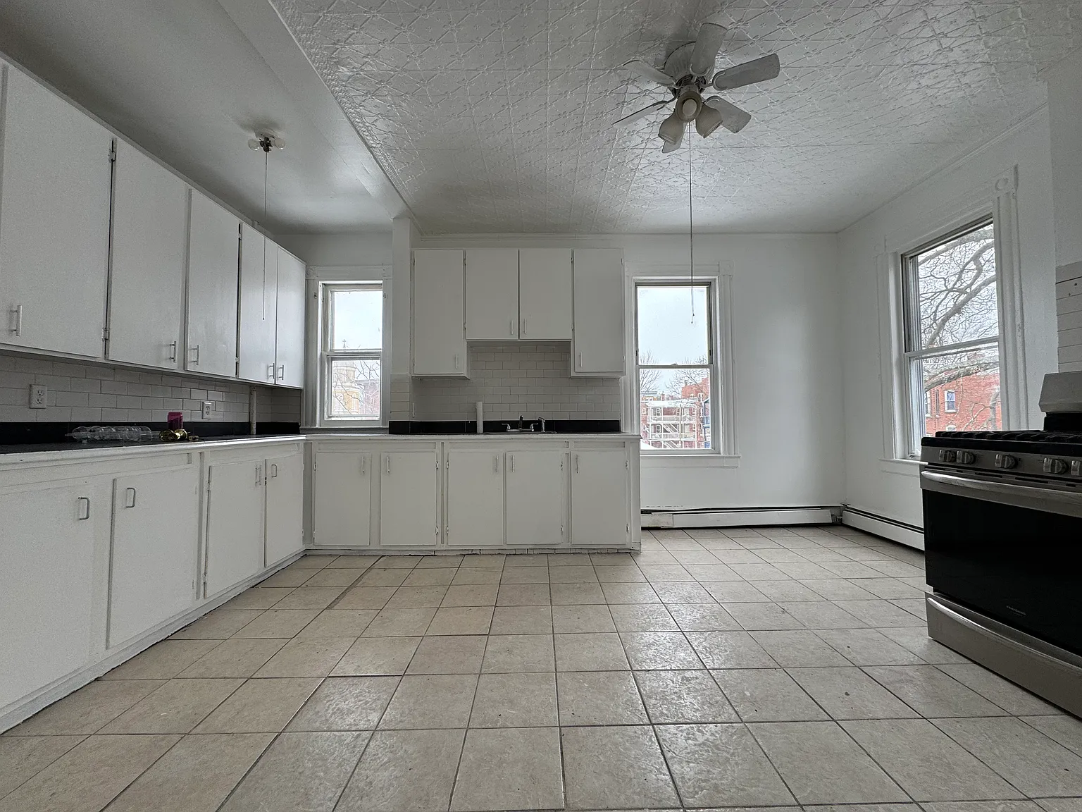 3 bed, 1100 sqft, $1,345 — Photo 3