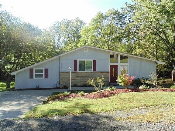 3rd image of 2143 Hill Crest Dr