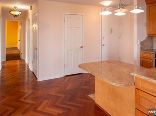 555 North Ave APT 20F, Fort Lee, NJ
