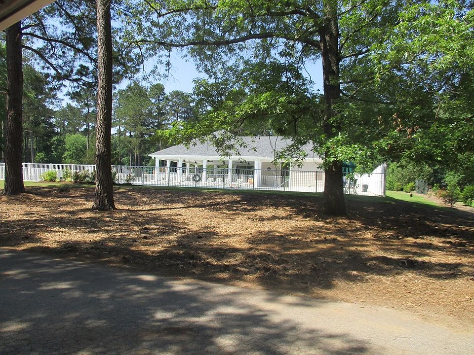 2nd image of 106 Luton Pl N