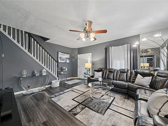 5th image of 611 Green St