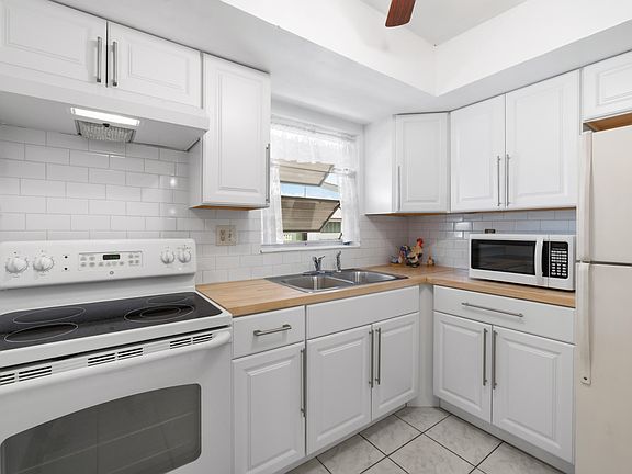 3rd image of 2915 Crosley Drive W #G