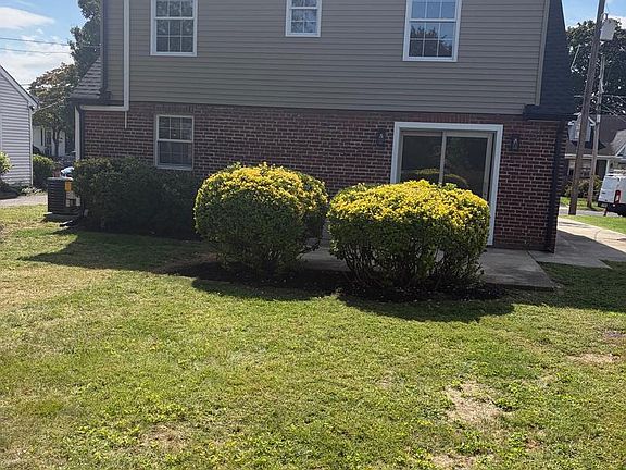 3rd image of 1417 Maple Ave