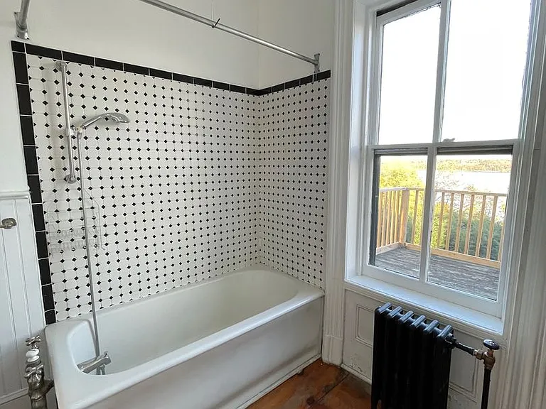 166 Montgomery St — Photo 8
