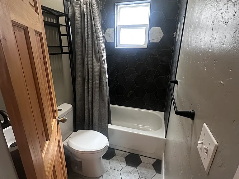 214 S Sherwood St — Photo 19
