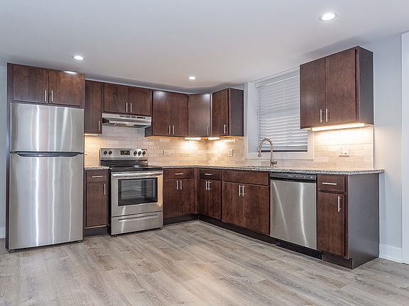 2nd image of 916-16 Crain St