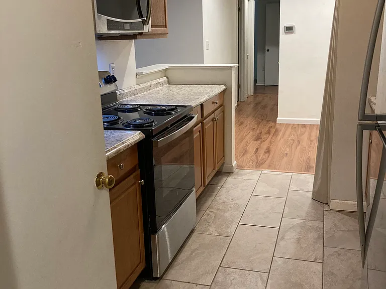 4002 Governors Sq #3 — Photo 3