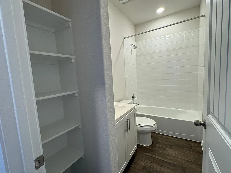 117 Docile Loop — Photo 12
