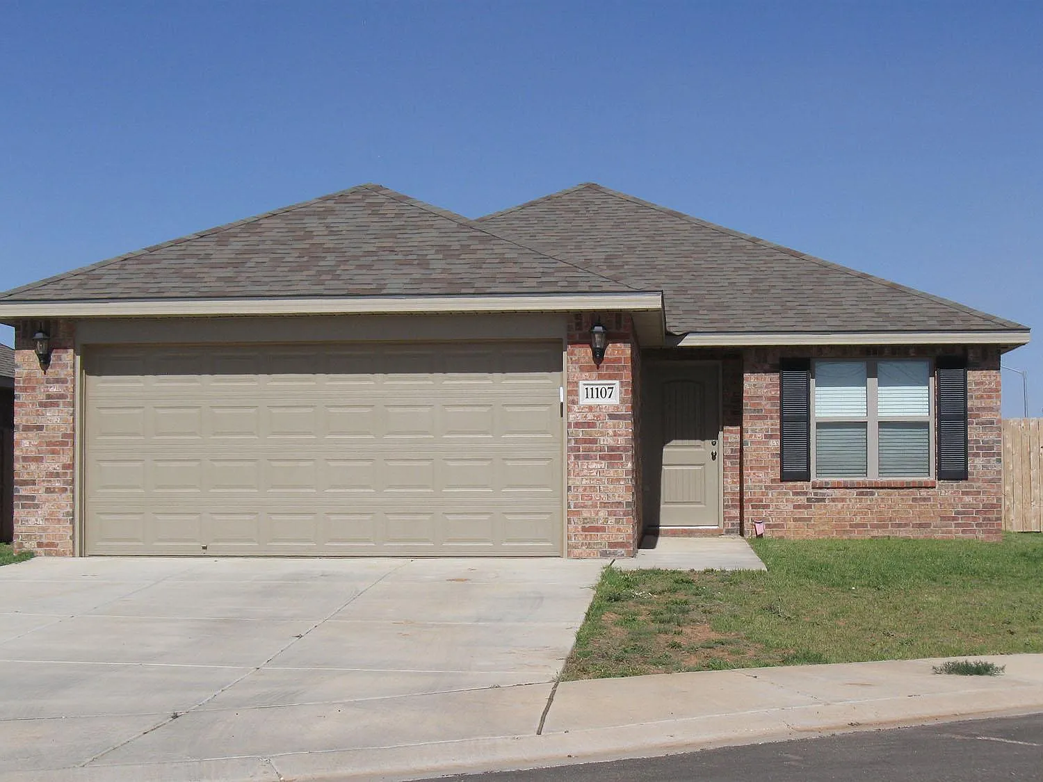 3 bed, 1412 sqft, $1,700 — Photo 2
